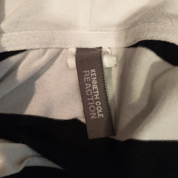 Stripe cover up top with hood - Picture 2 of 5